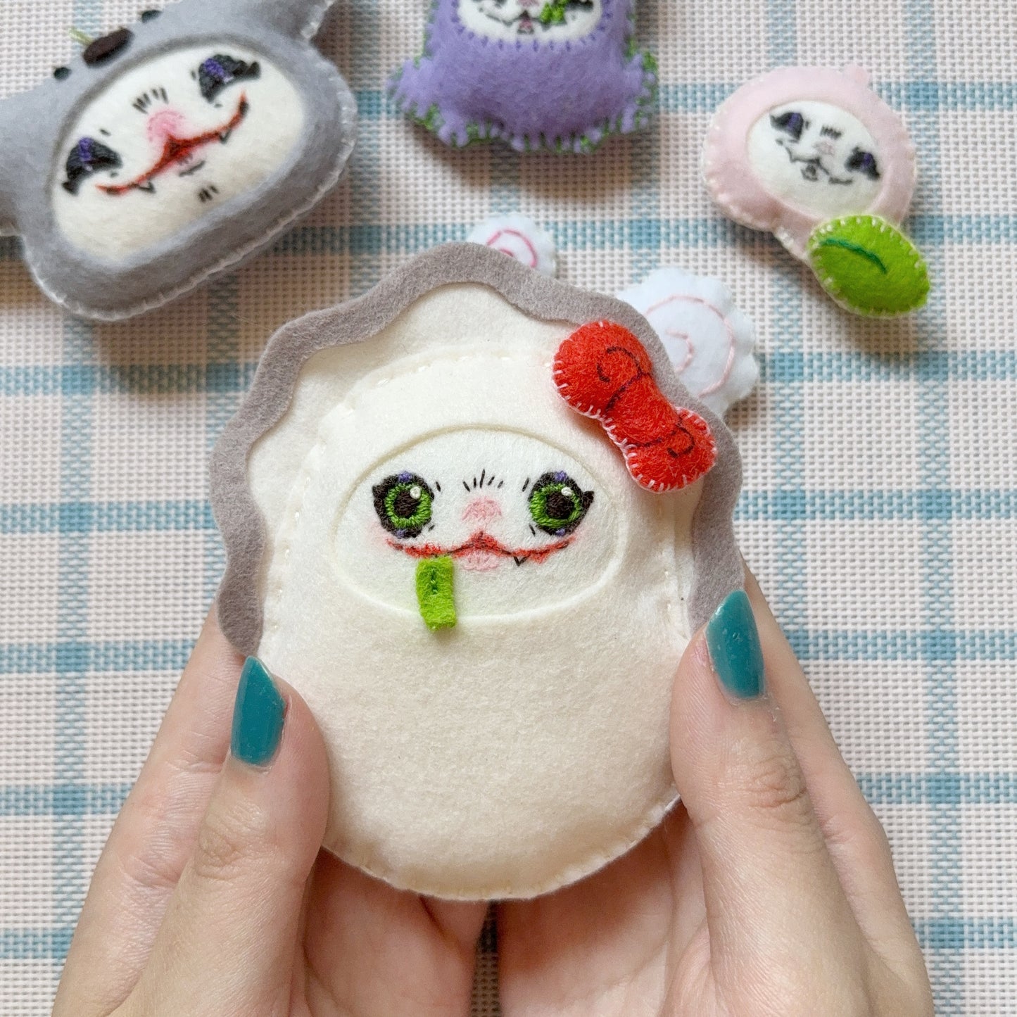 【GIFT】Handmade Opossum Joker Felt Doll--Oyster