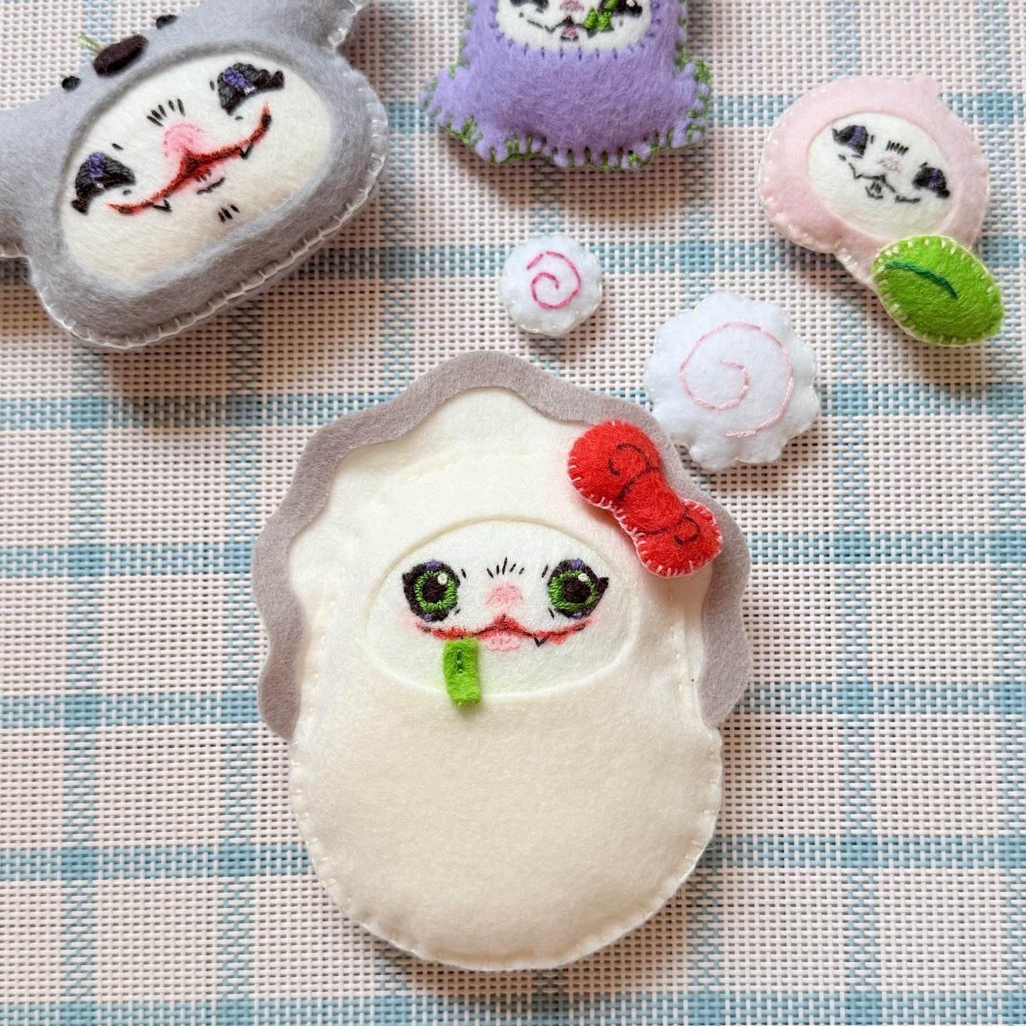 【GIFT】Handmade Opossum Joker Felt Doll--Oyster