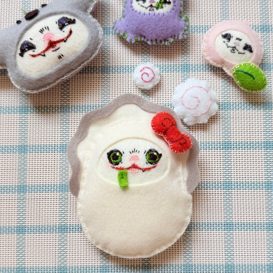 【GIFT】Handmade Opossum Joker Felt Doll--Oyster