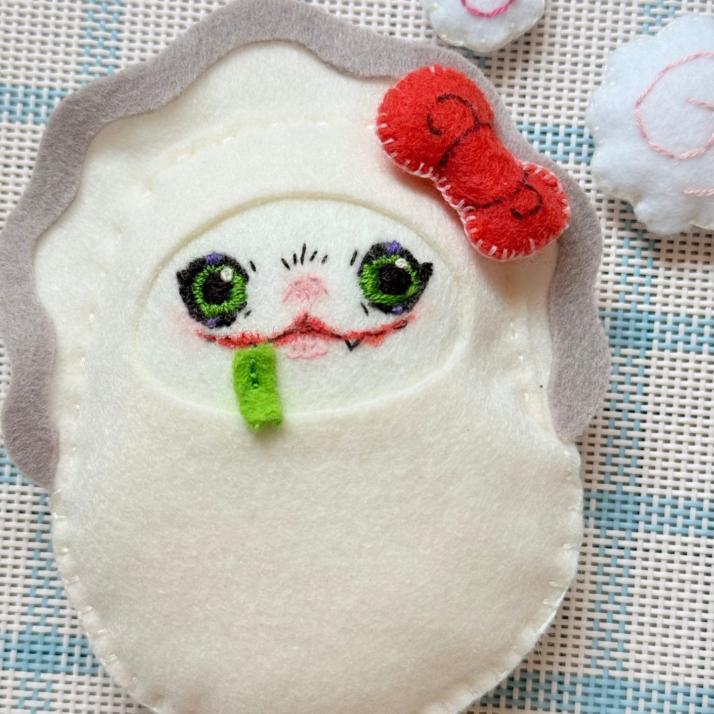 【GIFT】Handmade Opossum Joker Felt Doll--Oyster