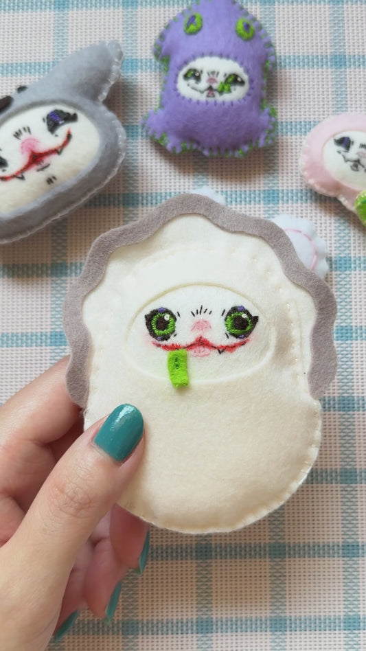 【GIFT】Handmade Opossum Joker Felt Doll--Oyster